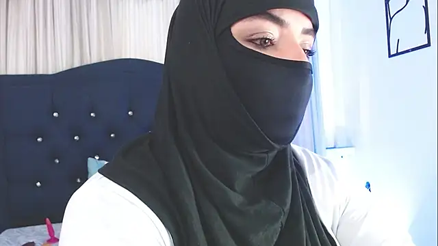 Snapshot of Uzra_hayed chatting on March 4, 7:22 pm Uzra hayed online show from March 4, 7:22 pm
