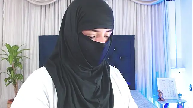 Snapshot of Uzra_hayed chatting on March 5, 1:42 am Uzra hayed online show from March 5, 1:42 am