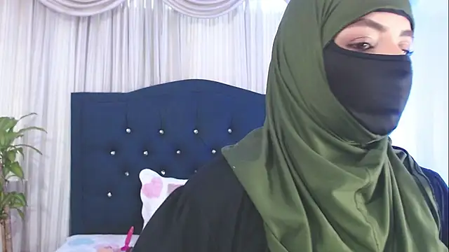 Snapshot of Uzra_hayed chatting on March 8, 6:58 pm Uzra hayed online show from March 8, 6:58 pm