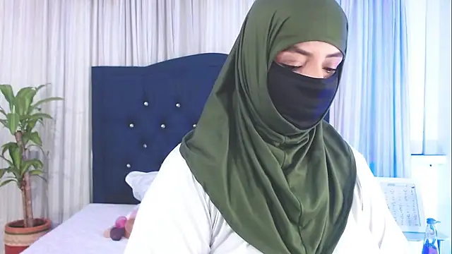 Snapshot of Uzra_hayed chatting on March 20, 7:25 pm Uzra hayed online show from March 20, 7:25 pm