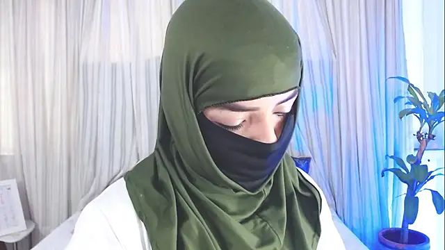 Snapshot of Uzra_hayed chatting on October 1, 12:33 pm Uzra hayed online show from October 1, 12:33 pm