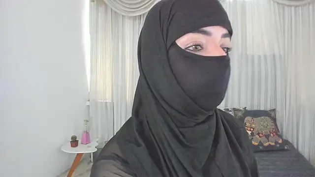 Snapshot of Uzra_hayed chatting on June 3, 2:55 pm Uzra hayed online show from June 3, 2:55 pm