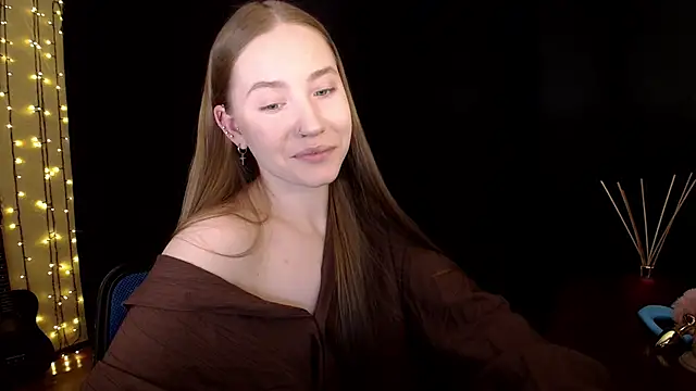 SindiWatsoon online show from March 25, 4:13 pm