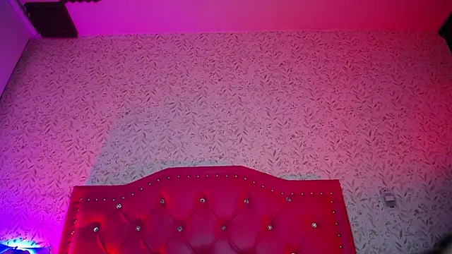 luly pink online show from September 25, 3:43 am