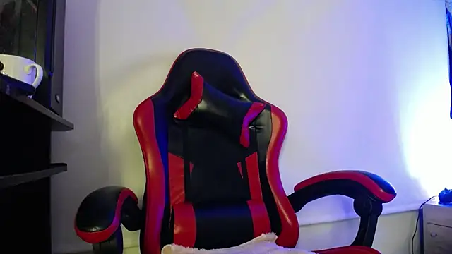 luly pink online show from November 5, 4:01 am