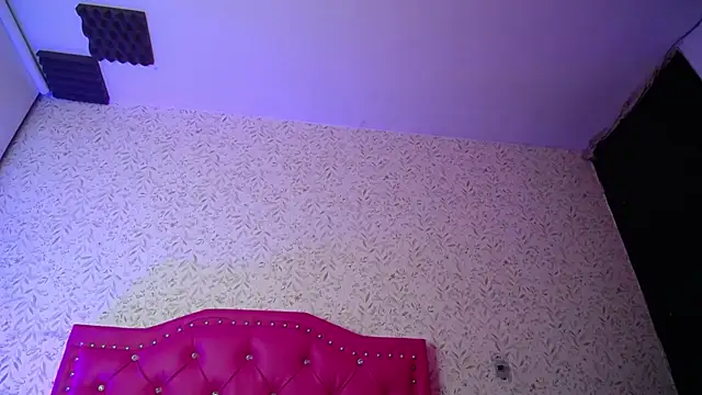 luly pink online show from December 18, 3:56 am