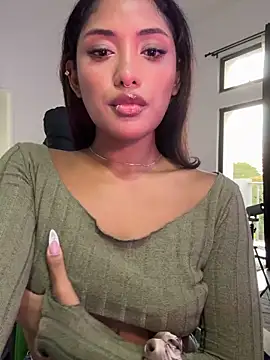 Snapshot of VictoireFeller chatting on February 3, 11:21 pm VictoireFeller online show from February 3, 11:21 pm