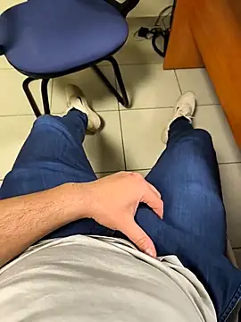 onbifeet online show from April 3, 2:26 pm