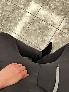 onbifeet online show from April 18, 8:09 pm