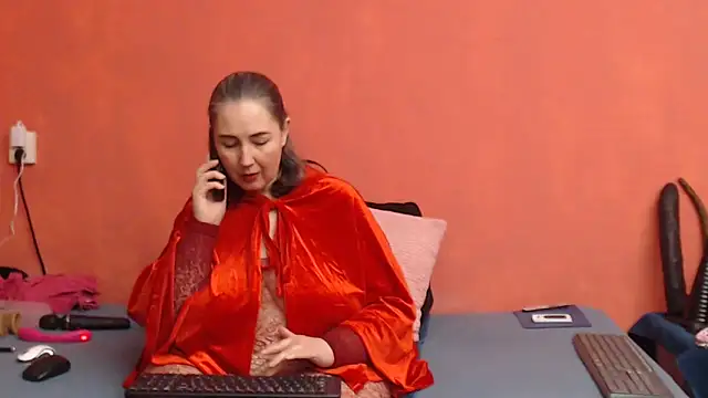 Snapshot of MilfGina chatting on December 9, 1:45 pm MilfGina online show from December 9, 1:45 pm