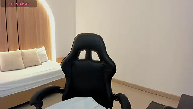 zoe danae  online show from April 16, 1:12 pm