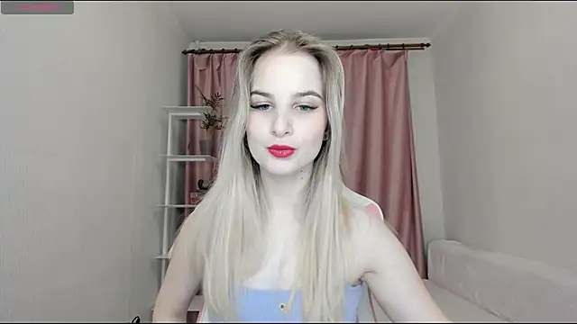 Snapshot of MiraSpaceGirl chatting on December 14, 7:25 pm MiraSpaceGirl online show from December 14, 7:25 pm