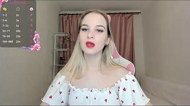 Snapshot of MiraSpaceGirl chatting on January 10, 7:32 pm MiraSpaceGirl online show from January 10, 7:32 pm