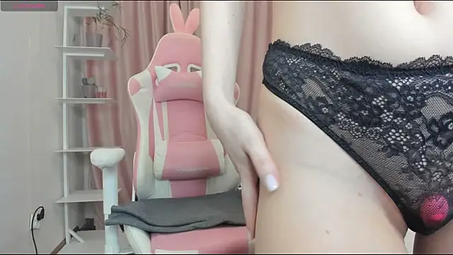 Snapshot of MiraSpaceGirl chatting on February 11, 10:39 pm MiraSpaceGirl online show from February 11, 10:39 pm