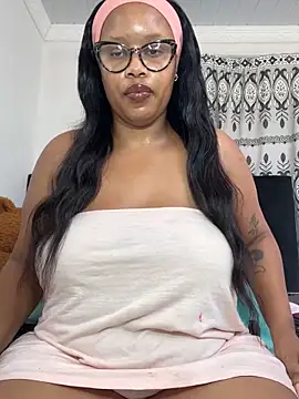 MimiCurves online show from June 2, 9:00 am
