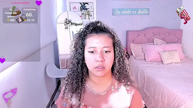 Kenia tompson01 online show from February 28, 6:20 pm