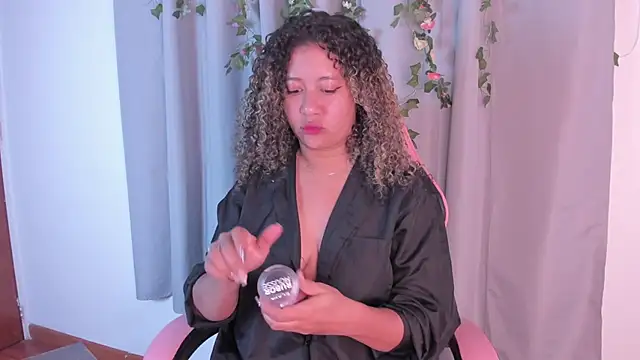 Kenia tompson01 online show from November 15, 1:07 pm