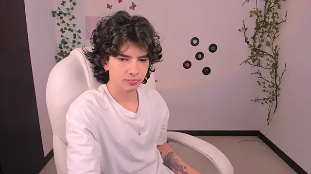 Snapshot of Angelo_duarte chatting on September 26, 6:01 pm Angelo duarte online show from September 26, 6:01 pm