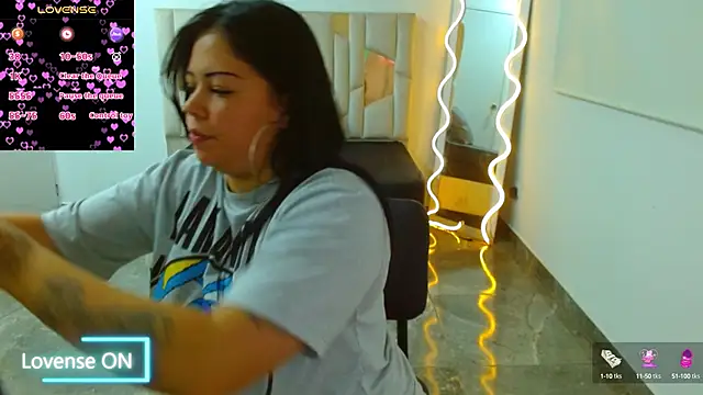 Snapshot of martinna_tay chatting on February 8, 4:36 am martinna tay online show from February 8, 4:36 am