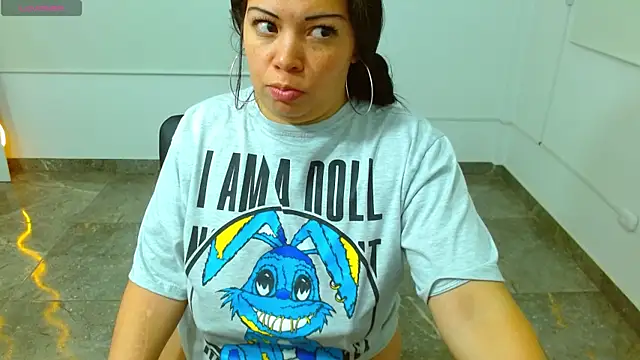 Snapshot of martinna_tay chatting on February 26, 9:42 am martinna tay online show from February 26, 9:42 am