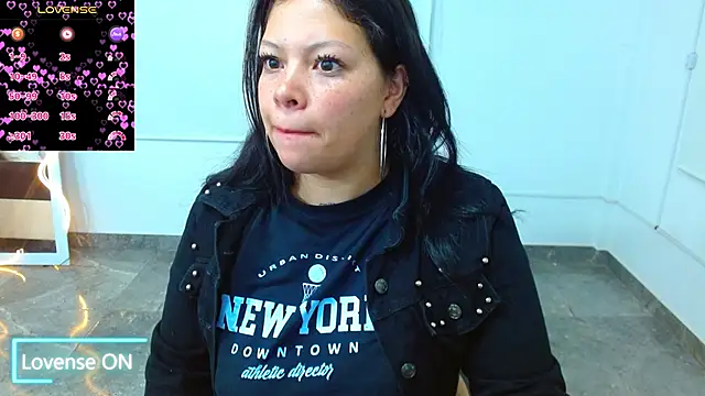 Snapshot of martinna_tay chatting on March 1, 3:10 am martinna tay online show from March 1, 3:10 am