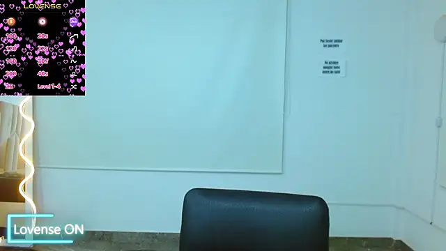 Snapshot of martinna_tay chatting on March 4, 3:11 am martinna tay online show from March 4, 3:11 am