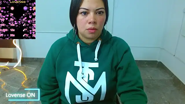 Snapshot of martinna_tay chatting on March 8, 3:28 am martinna tay online show from March 8, 3:28 am