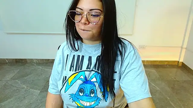 Snapshot of martinna_tay chatting on March 17, 6:18 am martinna tay online show from March 17, 6:18 am