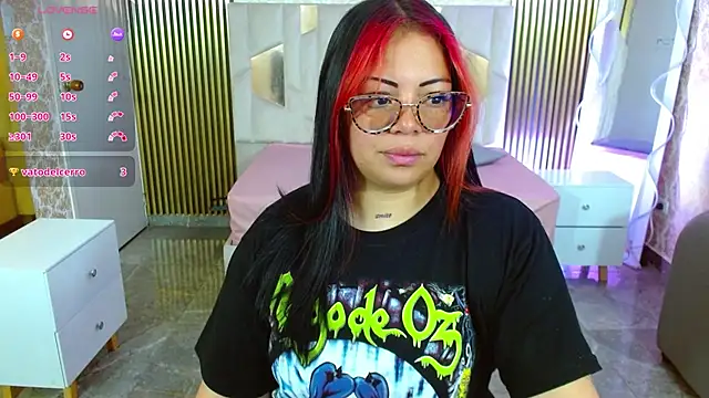 Snapshot of martinna_tay chatting on November 6, 3:07 am martinna tay online show from November 6, 3:07 am