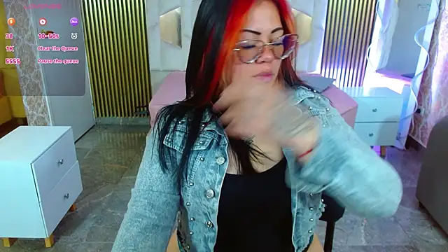 Snapshot of martinna_tay chatting on November 10, 3:27 am martinna tay online show from November 10, 3:27 am