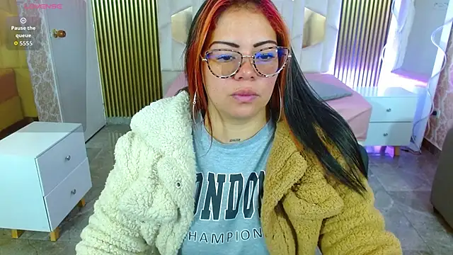 Snapshot of martinna_tay chatting on November 18, 3:23 am martinna tay online show from November 18, 3:23 am