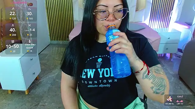 Snapshot of martinna_tay chatting on November 21, 3:27 am martinna tay online show from November 21, 3:27 am