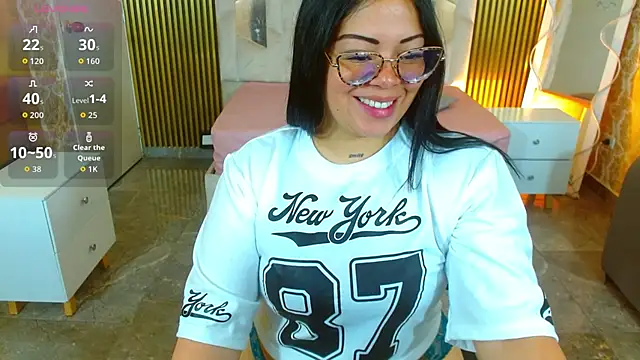 Snapshot of martinna_tay chatting on December 1, 3:22 am martinna tay online show from December 1, 3:22 am