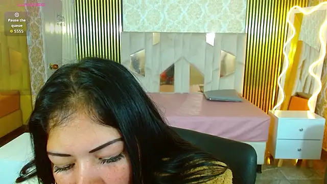 Snapshot of martinna_tay chatting on February 7, 3:10 am martinna tay online show from February 7, 3:10 am