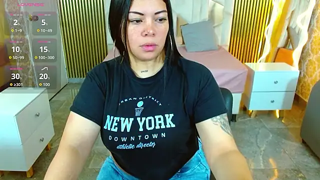 Snapshot of martinna_tay chatting on February 8, 3:10 am martinna tay online show from February 8, 3:10 am