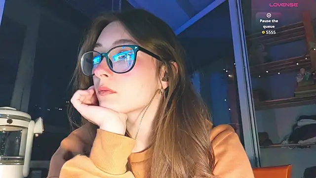 Snapshot of monlight__dana chatting on April 20, 6:53 pm monlight dana online show from April 20, 6:53 pm