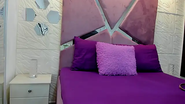 Charlotte Ice1 online show from September 25, 4:11 pm