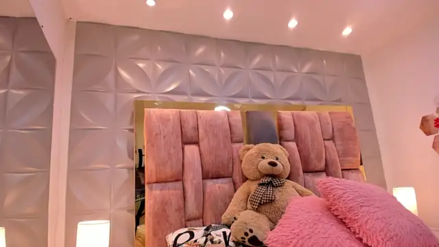 Charlotte Ice1 online show from April 7, 2:28 pm