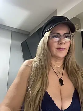 LARIANA RIVERA23 online show from February 19, 4:01 am