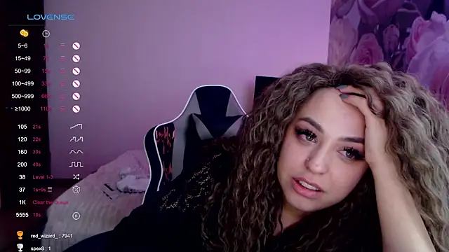 Snapshot of _Just_a_queen_3 chatting on December 3, 9:23 pm Just a queen 3 online show from December 3, 9:23 pm