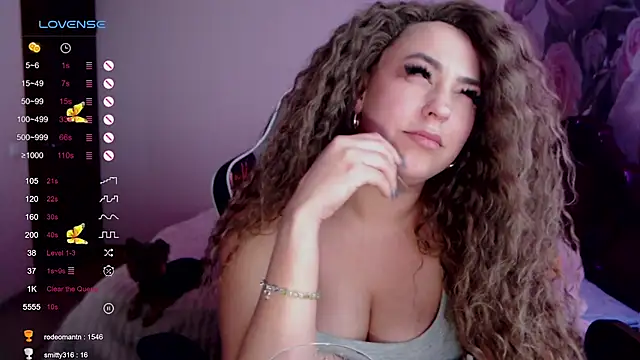 Snapshot of _Just_a_queen_3 chatting on December 6, 9:46 pm Just a queen 3 online show from December 6, 9:46 pm