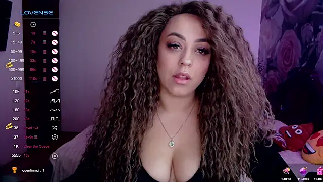 Snapshot of _Just_a_queen_3 chatting on December 11, 6:20 pm Just a queen 3 online show from December 11, 6:20 pm