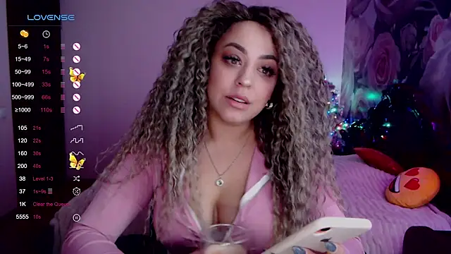Snapshot of _Just_a_queen_3 chatting on December 14, 6:09 pm Just a queen 3 online show from December 14, 6:09 pm