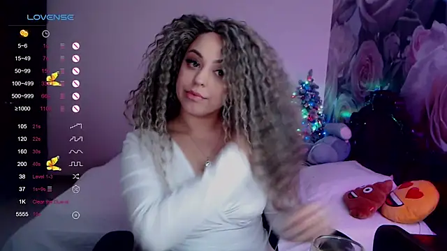 Snapshot of _Just_a_queen_3 chatting on January 4, 7:13 pm Just a queen 3 online show from January 4, 7:13 pm