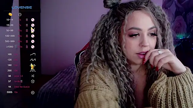 Snapshot of _Just_a_queen_3 chatting on February 1, 6:51 pm Just a queen 3 online show from February 1, 6:51 pm