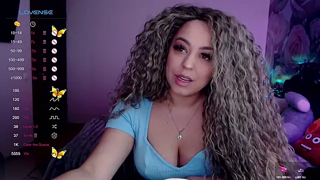 Snapshot of _Just_a_queen_3 chatting on February 2, 1:19 pm Just a queen 3 online show from February 2, 1:19 pm