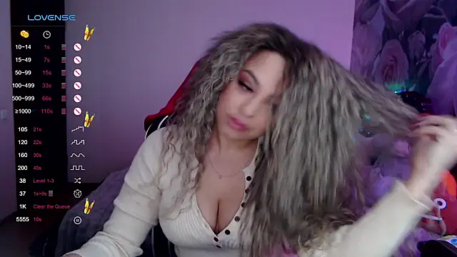 Snapshot of _Just_a_queen_3 chatting on February 4, 10:10 am Just a queen 3 online show from February 4, 10:10 am