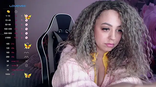 Snapshot of _Just_a_queen_3 chatting on February 15, 9:27 am Just a queen 3 online show from February 15, 9:27 am