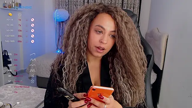 Snapshot of _Just_a_queen_3 chatting on October 12, 5:23 pm Just a queen 3 online show from October 12, 5:23 pm