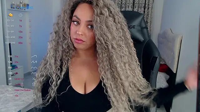 Snapshot of _Just_a_queen_3 chatting on October 14, 1:01 pm Just a queen 3 online show from October 14, 1:01 pm